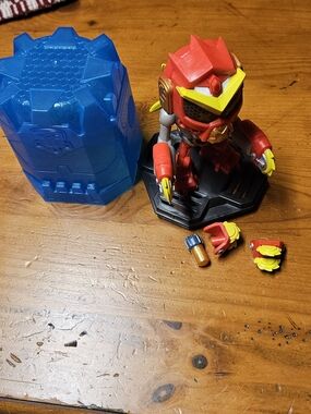 Treasure X Robots Gold Mega Treasure Bot Figure With Blue Container